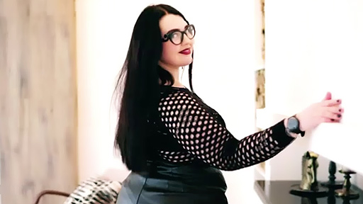  Damn, you guys are in luck! Today we have a beautiful BBW cam model g...